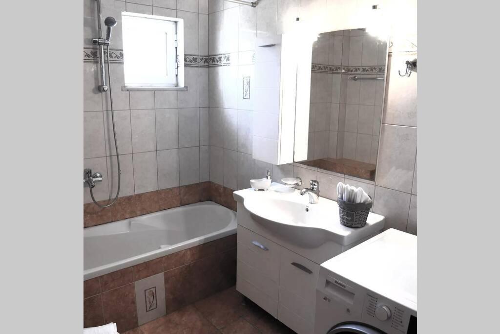 Pogonia Sea View Apartment Екстериор снимка